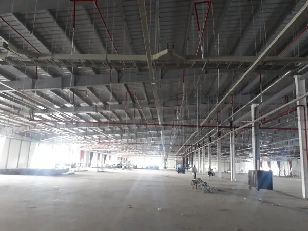 Hệ thống pccc tại nhà máy trên trần nhà
