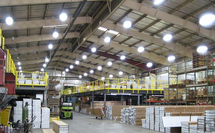 Hệ thống đèn chiếu sáng nhà xưởng: Hệ thống đèn chiếu sáng nhà xưởng luôn là một trong những yếu tố quan trọng trong việc bảo đảm an toàn và hiệu quả sản xuất. Với sự phát triển của công nghệ, các nhà sản xuất đang cung cấp các giải pháp đèn chiếu sáng thông minh, tiết kiệm năng lượng và đáp ứng được nhu cầu đa dạng của khách hàng.